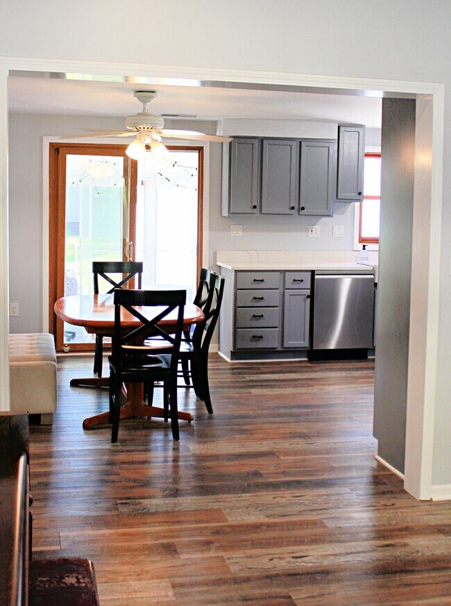 Building Photo - 375 Hauxwell Dr