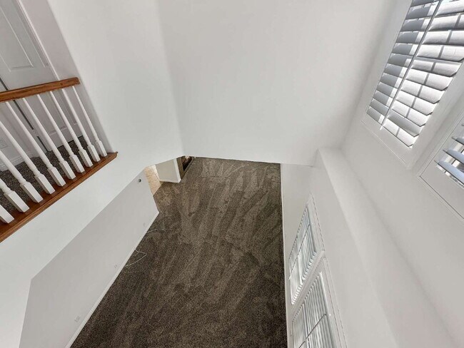 Building Photo - Discover the Essence of Luxury Living in V...