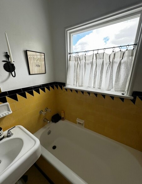 Building Photo - 1104 E California Ave