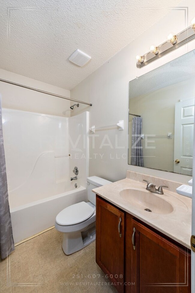 Building Photo - Stunning 4 Bed 2 Bath Home in West Mobile!