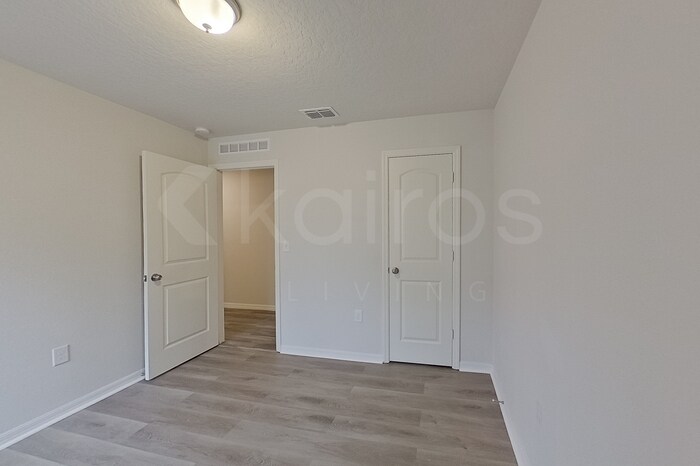 Building Photo - 20 Reindeer Ln