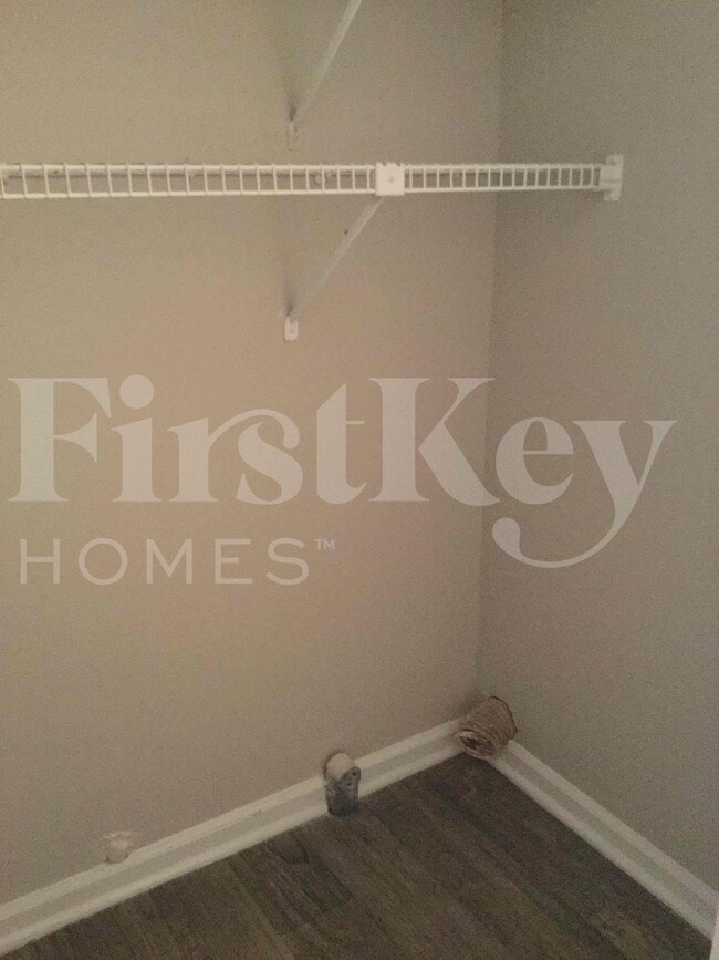 Building Photo - 5800 Old Meadow Rd