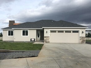 Building Photo - 3 Bed 2 bath Home for Rent!