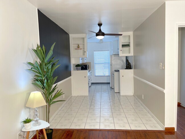 Building Photo - 2030 S Preuss Rd