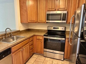 Building Photo - 2 bedroom condo in Williamsburg - Available August 2026!