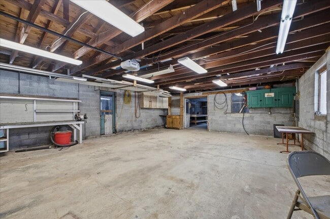 Building Photo - Single Home Available Just Under One Acre Lot!