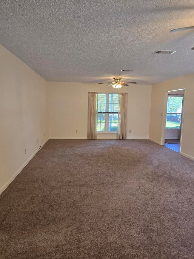 Building Photo - 122 Beach Dr