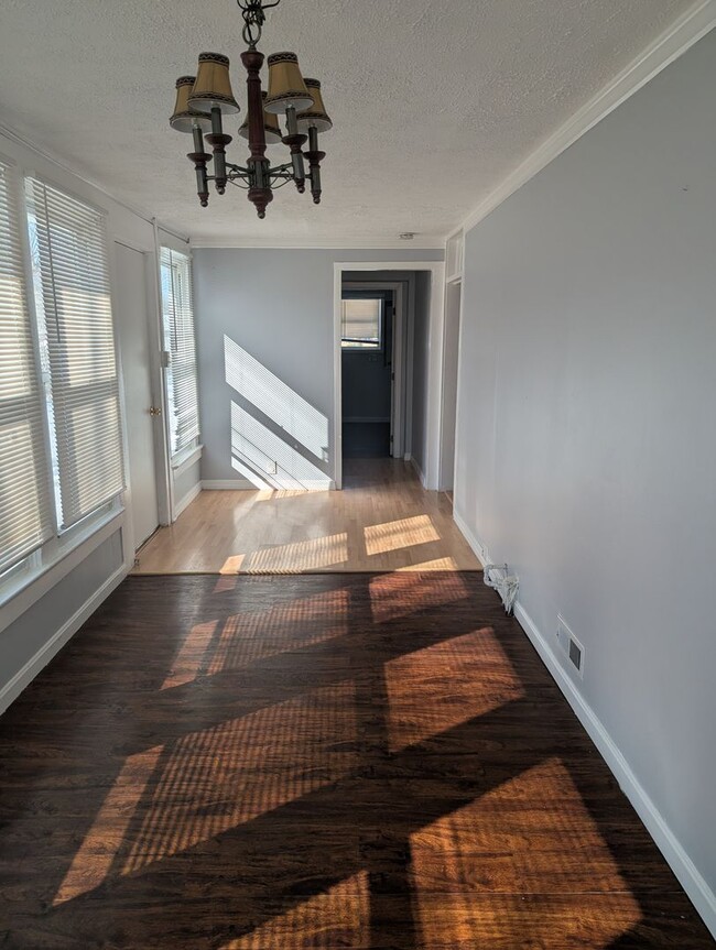 Building Photo - 3 Bedroom 2 Bath SFH