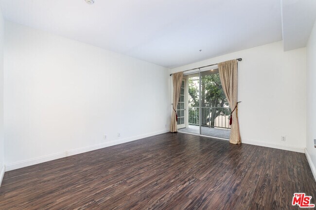 Building Photo - 117 N Gale Dr