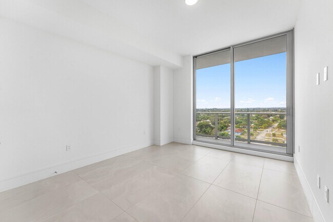 Building Photo - 220 Lake Shore Dr