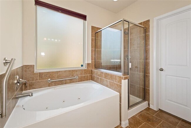 Building Photo - 17423 Waterview Dr