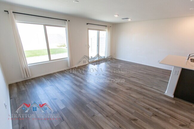 Building Photo - 1474 W Inca Dr