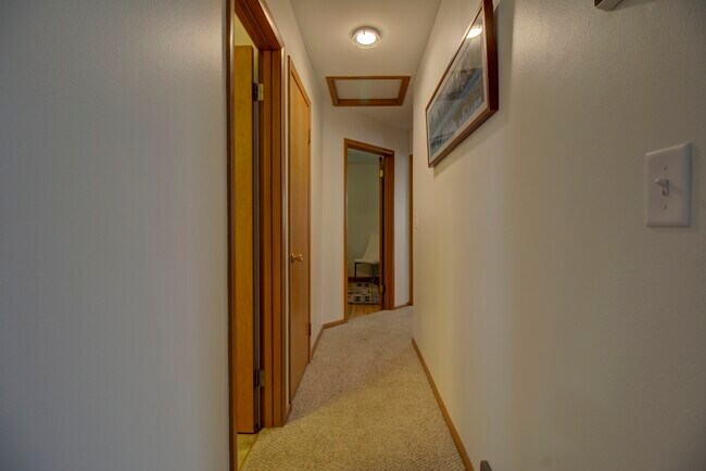 Building Photo - 1412 N Park St