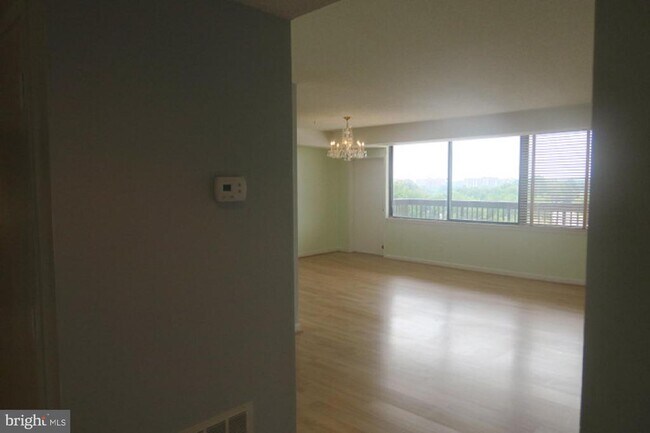 Building Photo - 3709 S George Mason Dr