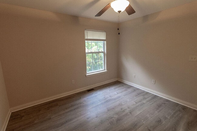 Building Photo - 4614 Dehaven Dr