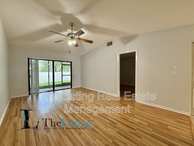 Building Photo - 2131 Ridge Rd S