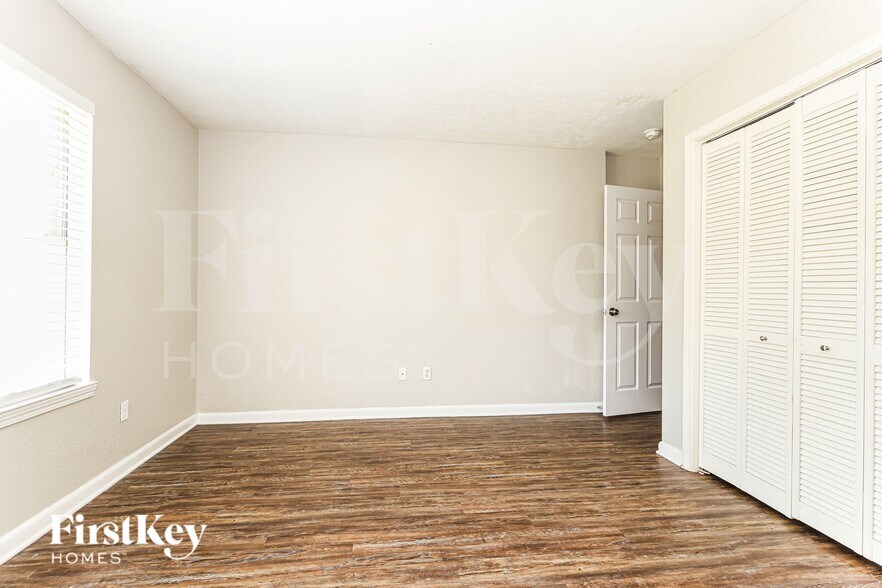 Building Photo - 23015 Banquo Dr