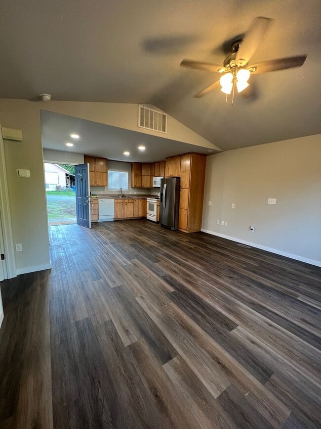 Building Photo - 2 bedroom rambler with Issaquah schools