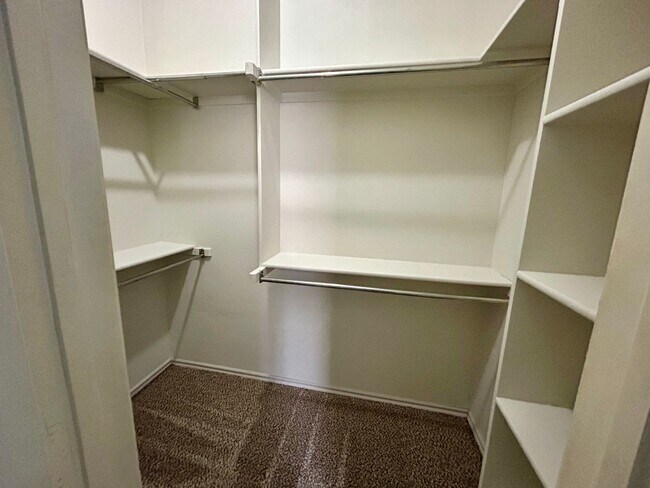 Building Photo - AVAILABLE NOW - $500 OFF FIRST FULL MONTH - Beautiful Home In Edmond School District!