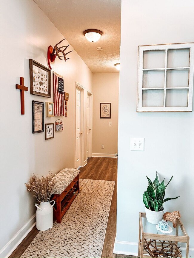Building Photo - Charming Columbus Home with Fireplace, Natural Light & Outdoor Space