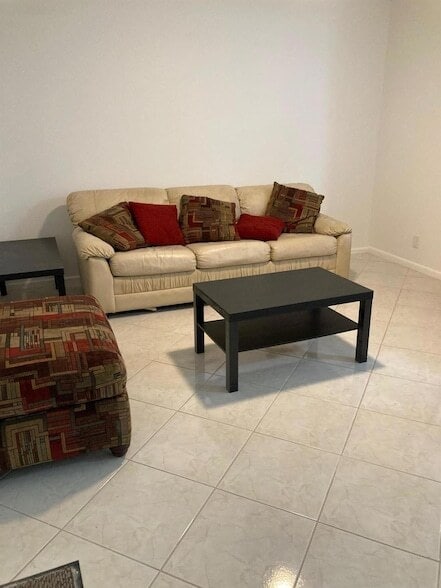 Building Photo - 2070 Yarmouth E