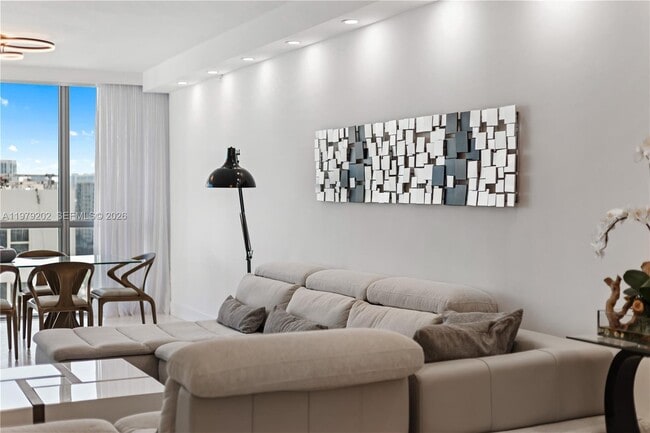 Building Photo - 3101 S Ocean Dr