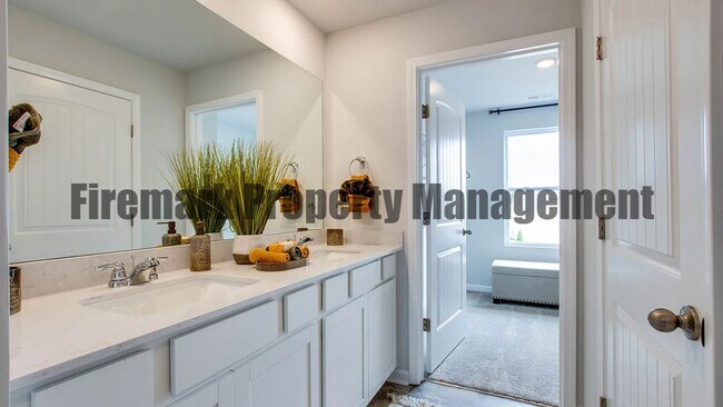 Building Photo - 4 Bedroom, 2.5 Bath and 2 Car Garage in Ha...