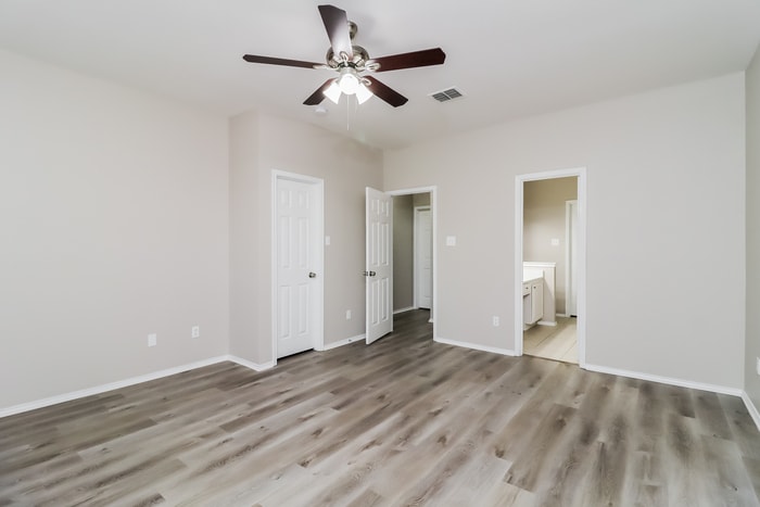 Building Photo - 716 Twin Creek Dr