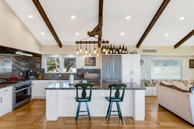 Building Photo - 22533 Majestic Dr