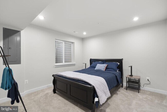 Building Photo - 1713 Aurora Way