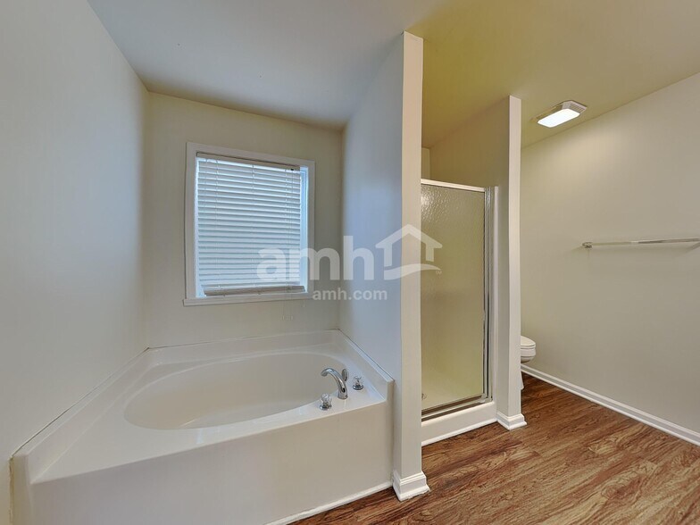 Building Photo - 5065 Walden Ridge Dr