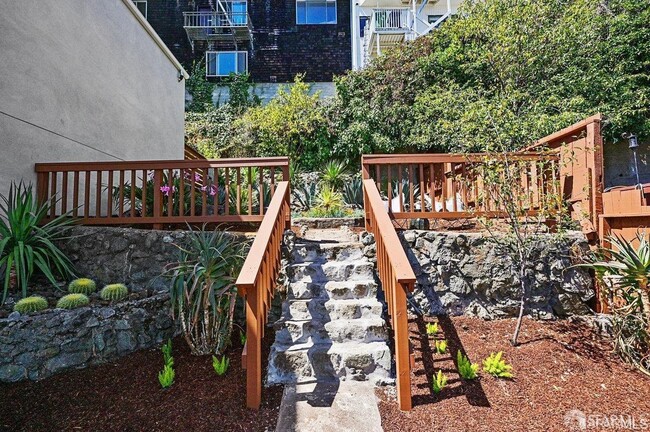 Building Photo - 646 De Haro St
