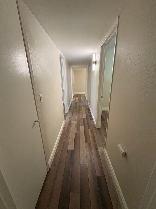 Building Photo - NW Visalia Home Near Country Club coming soon!