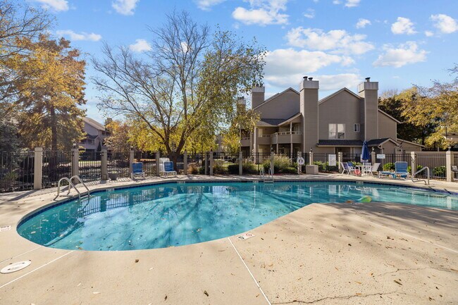 Building Photo - 2505 Stockbridge Dr