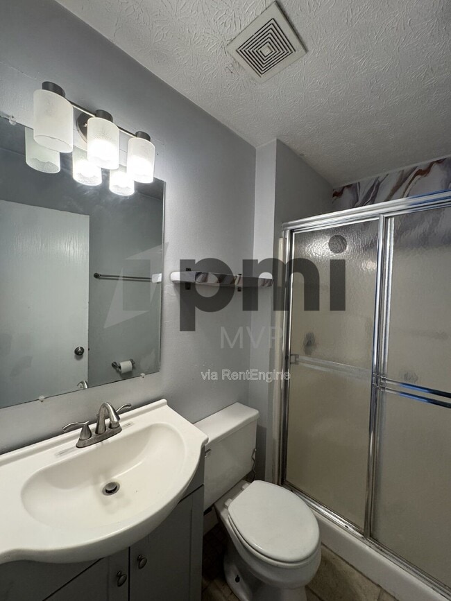 Building Photo - 1019 Cowton Dr