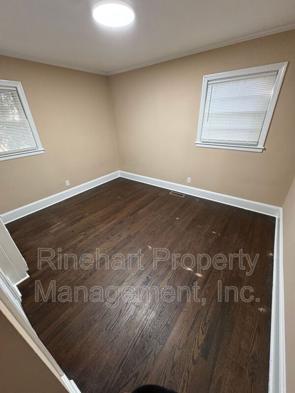 Building Photo - 1042 Westover Cir