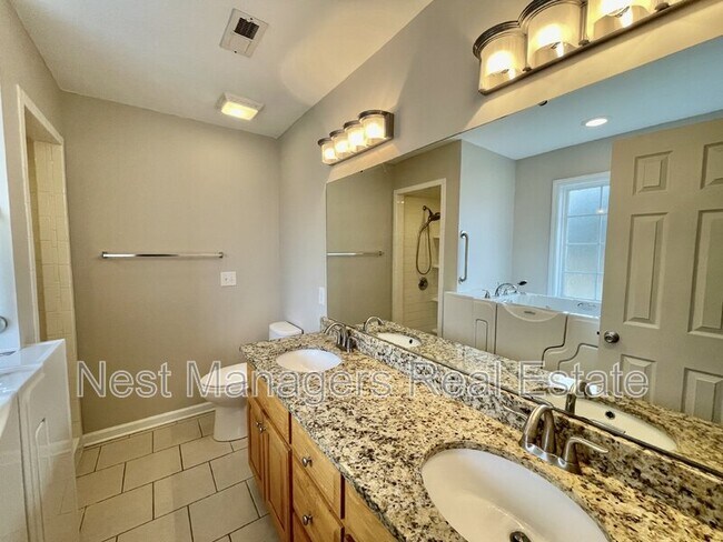 Building Photo - 490 Greywalls Ct