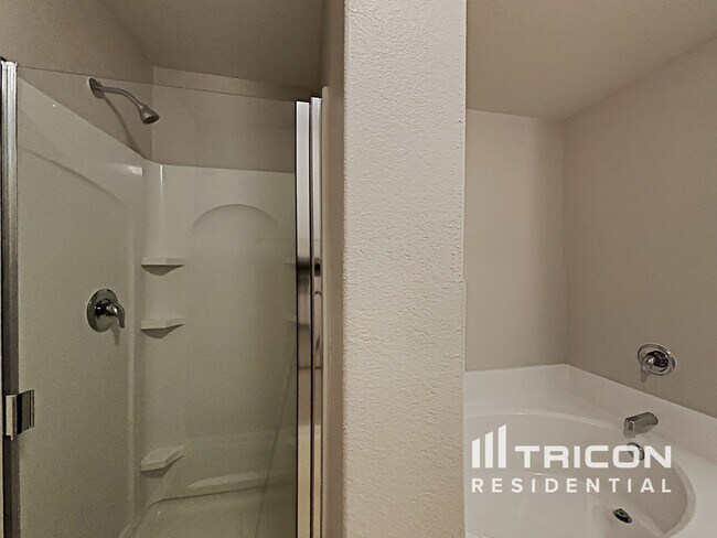 Building Photo - 10930 Hillside Creek Dr