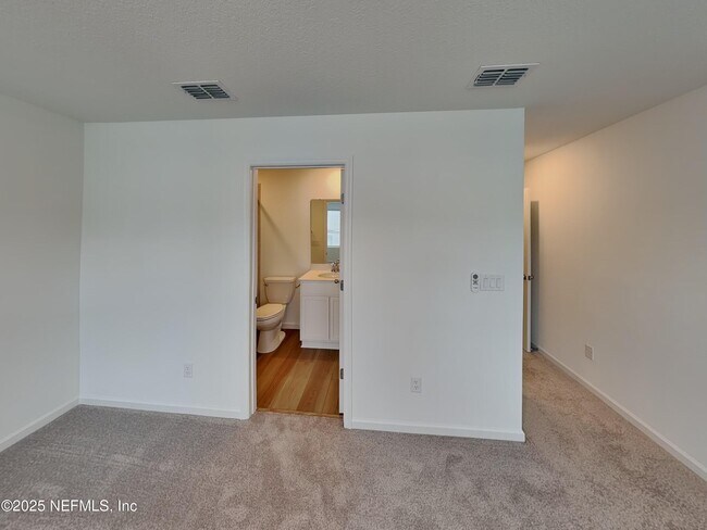 Building Photo - 586 Holly Lks Dr