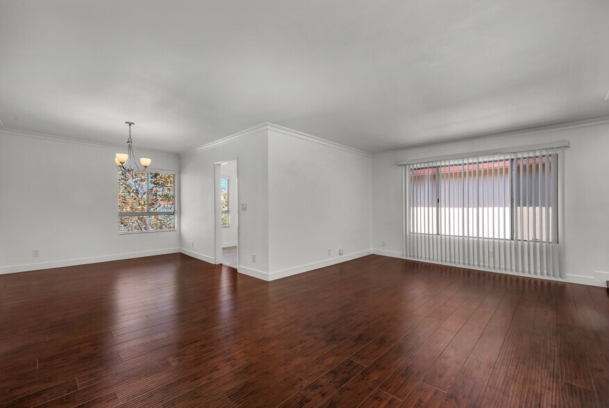 Building Photo - 248 N Rexford Dr