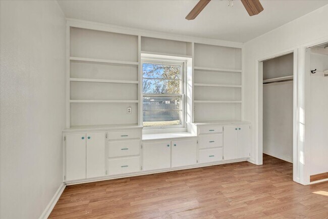 Building Photo - 4504 Drexel Ave