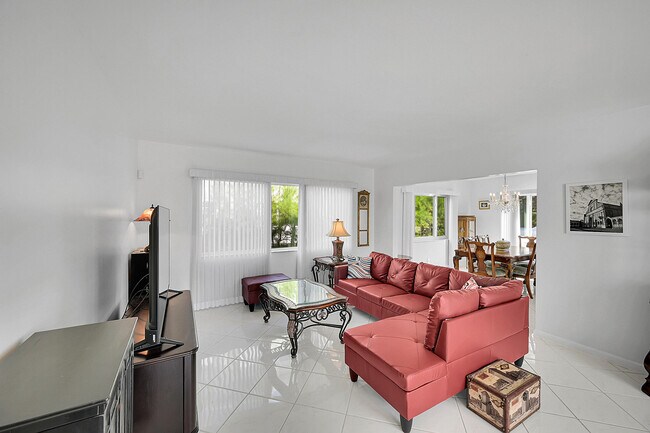 Building Photo - 1702 S Ocean Blvd