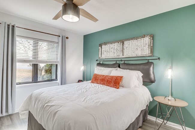 Building Photo - Modern 3BR Duplex with Abundant Natural Light