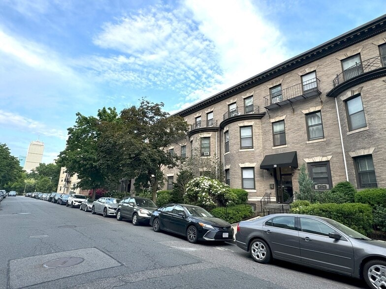 Building Photo - 30 Peterborough St