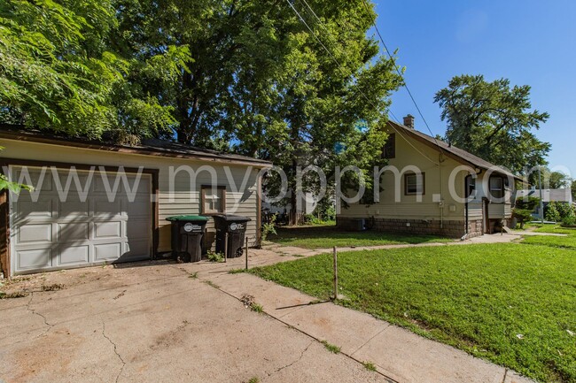 Building Photo - Charming 2 Bedroom Home | Miller Park