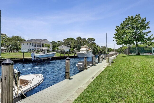 Building Photo - 1101 River Reach Dr