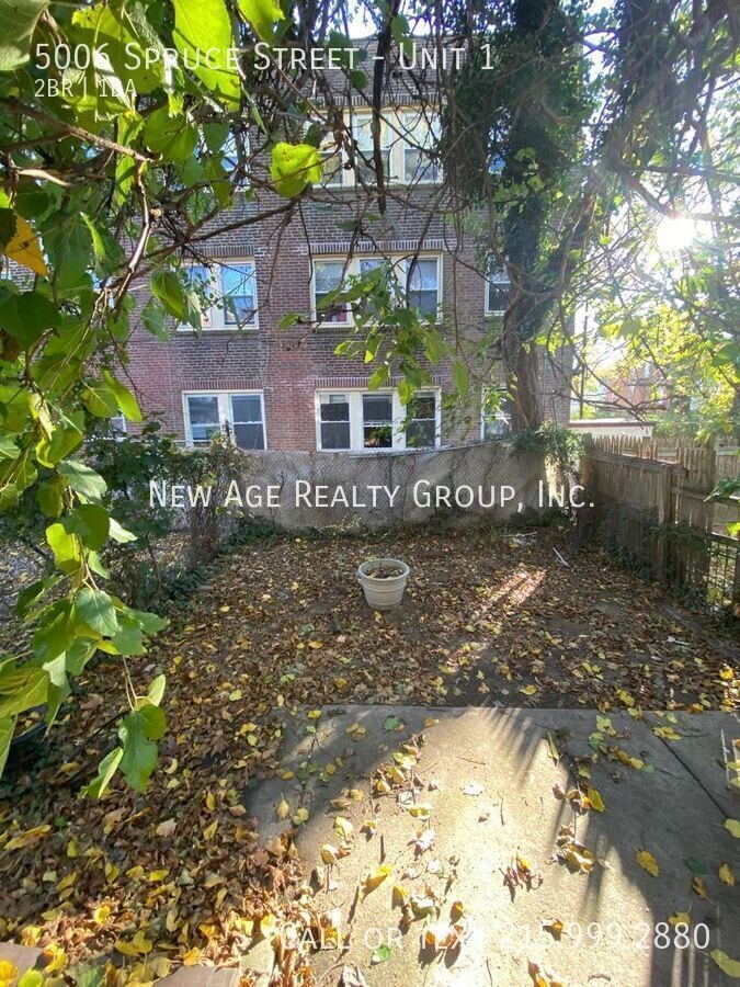 Building Photo - 5006 Spruce St