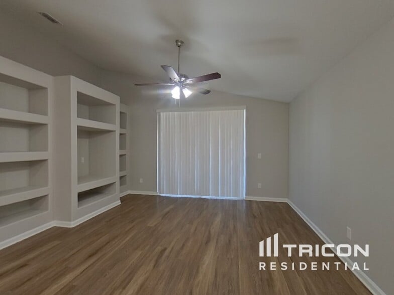 Building Photo - 2512 Meadow Oaks Loop