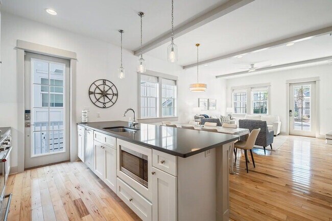 Building Photo - 110 E Blue Crab Loop