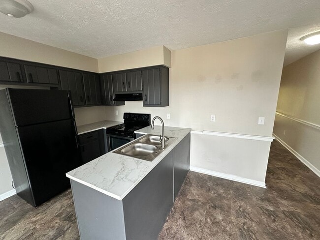Building Photo - 2-Bed 1.5-Bath Townhome